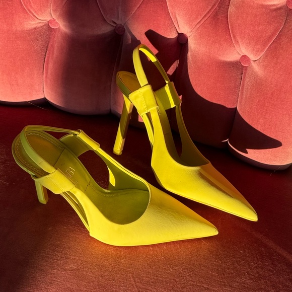 Zara Women's Bright Yellow Pointed Heels - Picture 2 of 5